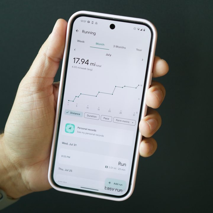 A demonstration of the new running features for the Google Pixel Watch 3 in the Fitbit app.