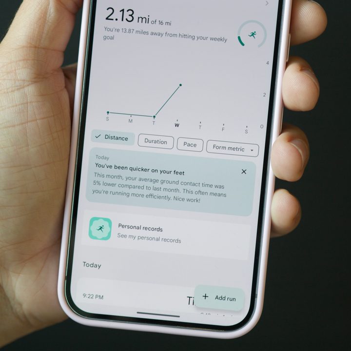 A demonstration of the new running features for the Google Pixel Watch 3 in the Fitbit app.