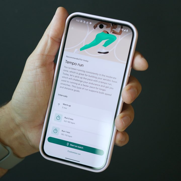 A demonstration of the new running features for the Google Pixel Watch 3 in the Fitbit app.