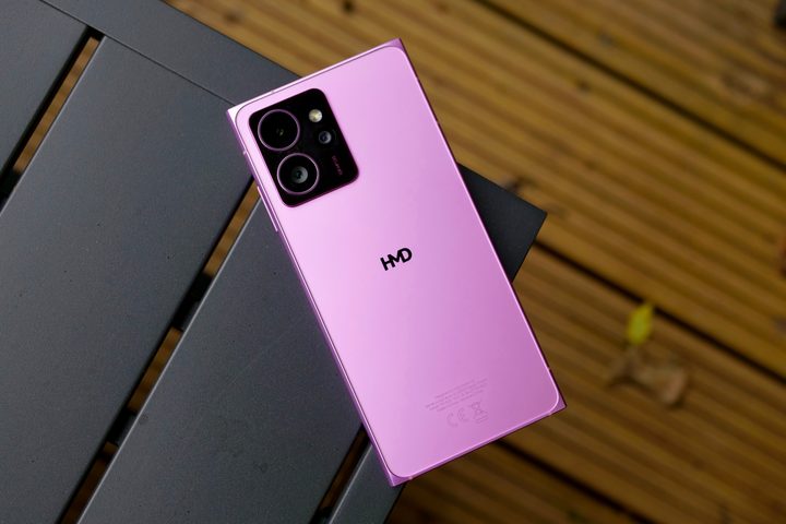The back of the HMD Skyline.