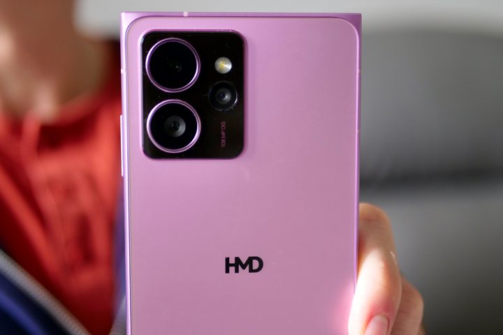 The HMD Skyline's camera.