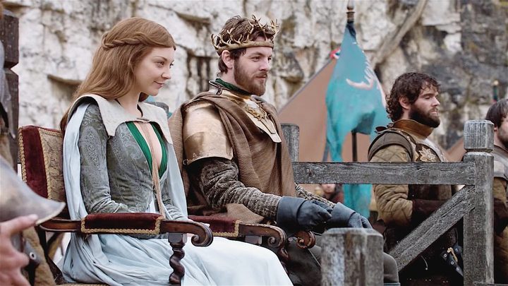 A king and queen observe a fight in Game of Thrones.