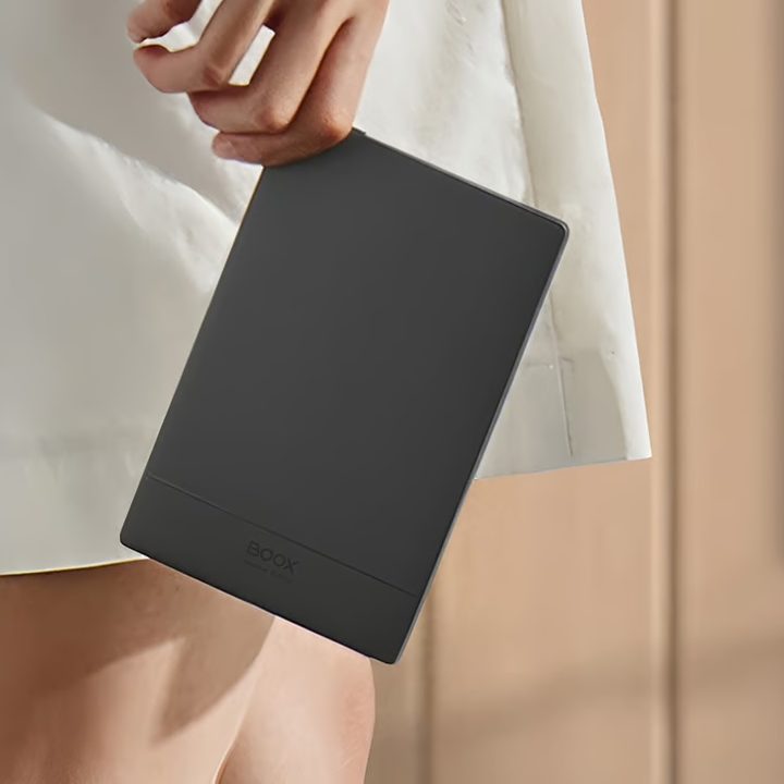 A person holding the Oxyx Boox Go 6 e-reader.