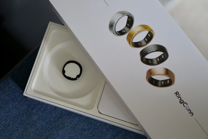 The RingConn Gen 2 in its box.