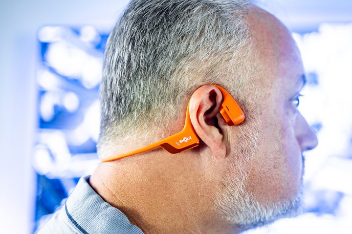 The right-hand side of the Shock OpenRun Pro 2 headphones.