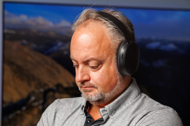 Phil Nickinson wearing the Sonos Ace headphones.