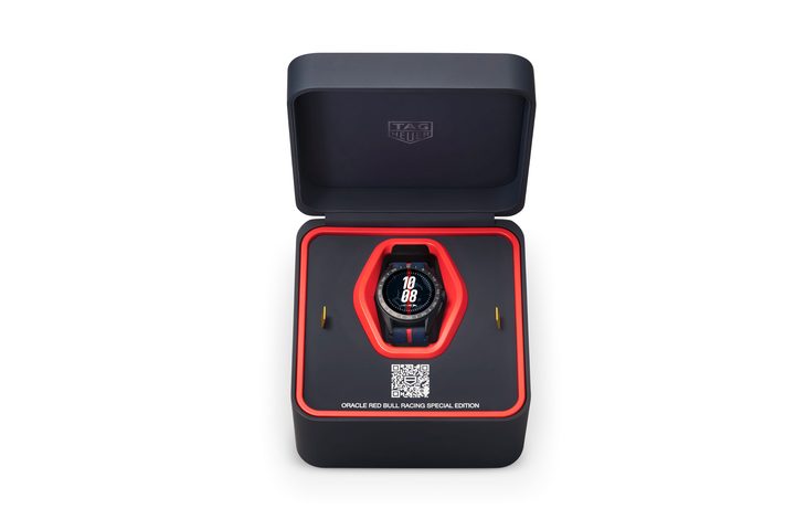 The Tag Heuer Connected Calibre E4 x Oracle Red Bull Racing Edition in its presentation box.