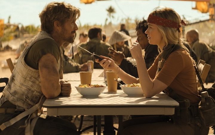 A man and a woman talk in The Fall Guy.