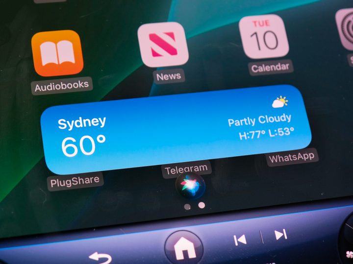 Information Cards in CarPlay on iOS 18