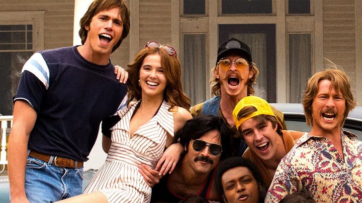 A group of college kids come together and pose for a picture.