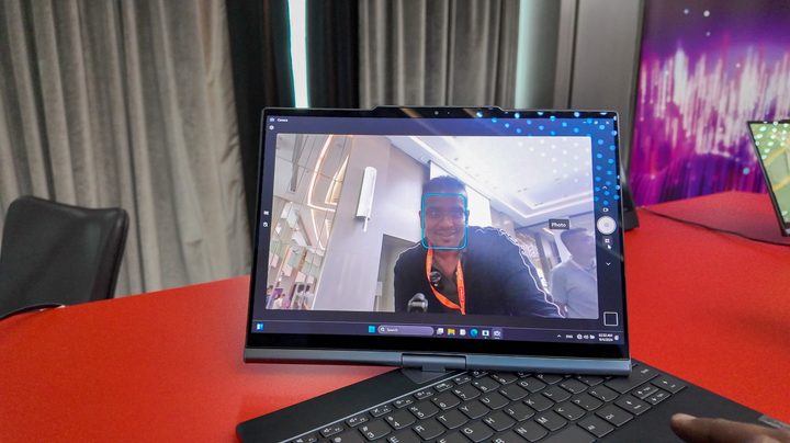 The free-move mode that follows you on the Lenovo AI Twist PC