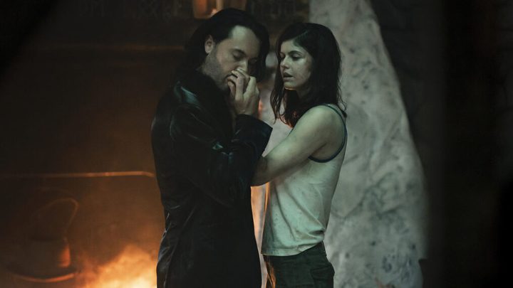 Jack Huston and Alexandra Daddario in Mayfair Witches.