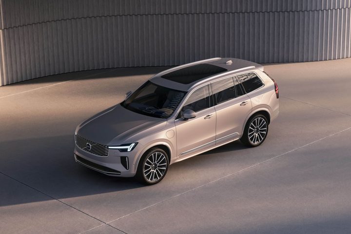 2025 Volvo XC90.
