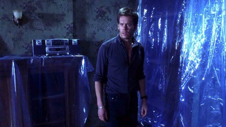 Kevin Bacon in Stir of Echoes.