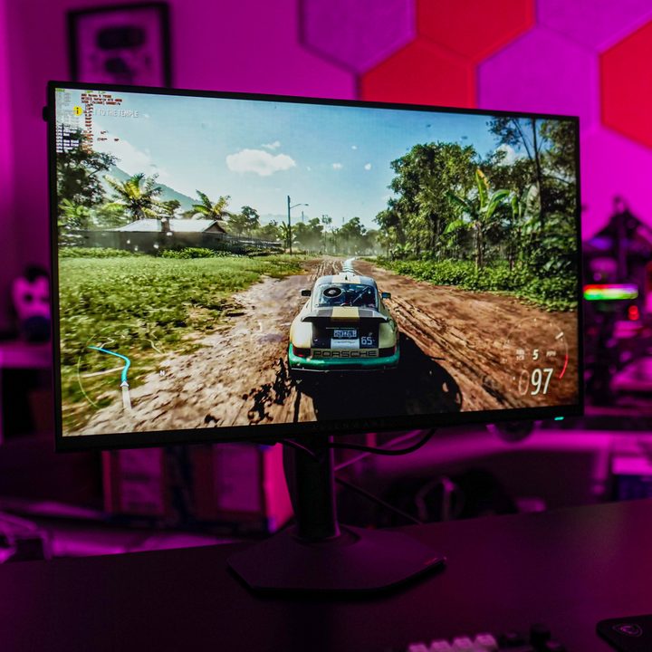 Forza Horizon 5 on the Alienware AW2725QF.
