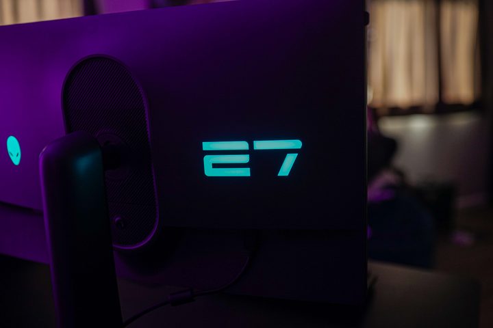 A logo on the Alienware AW2725QF.