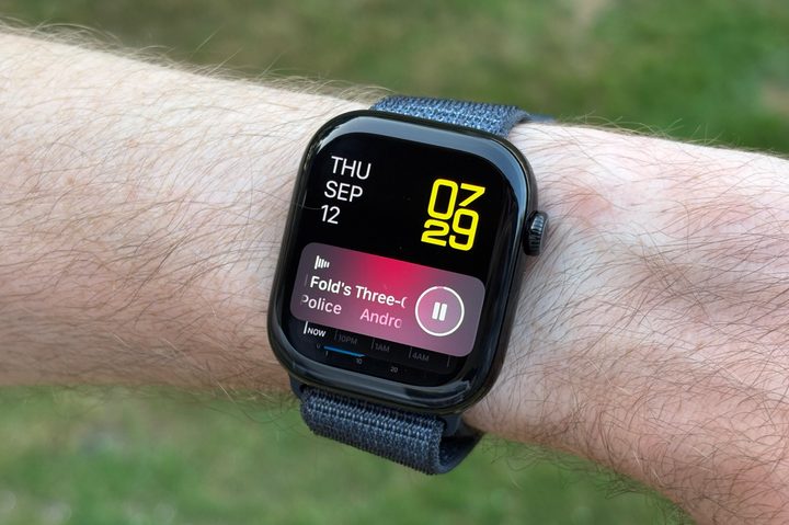 Smart Stack on the Apple Watch Series 10.