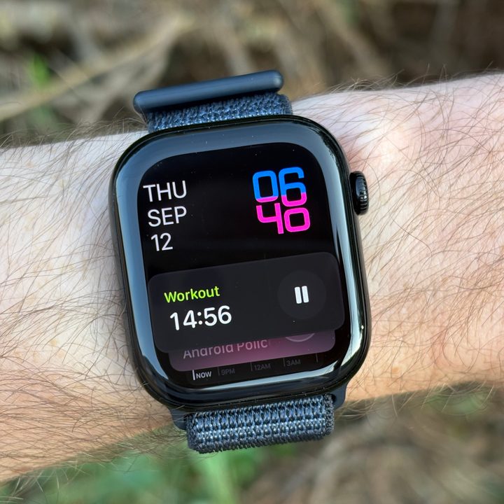 Smart Stack on the Apple Watch Series 10.