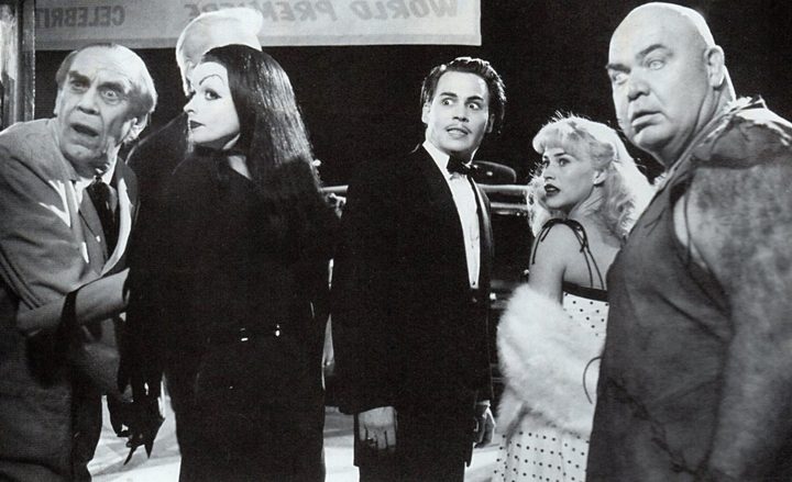 5 people look back in Ed Wood.