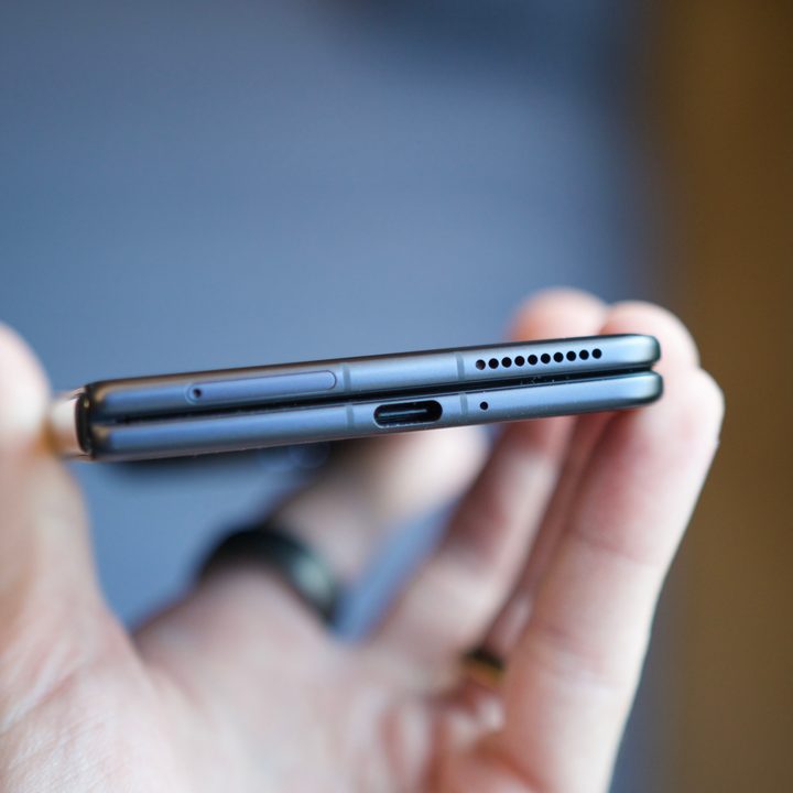 The bottom frame of the Honor Magic V3.