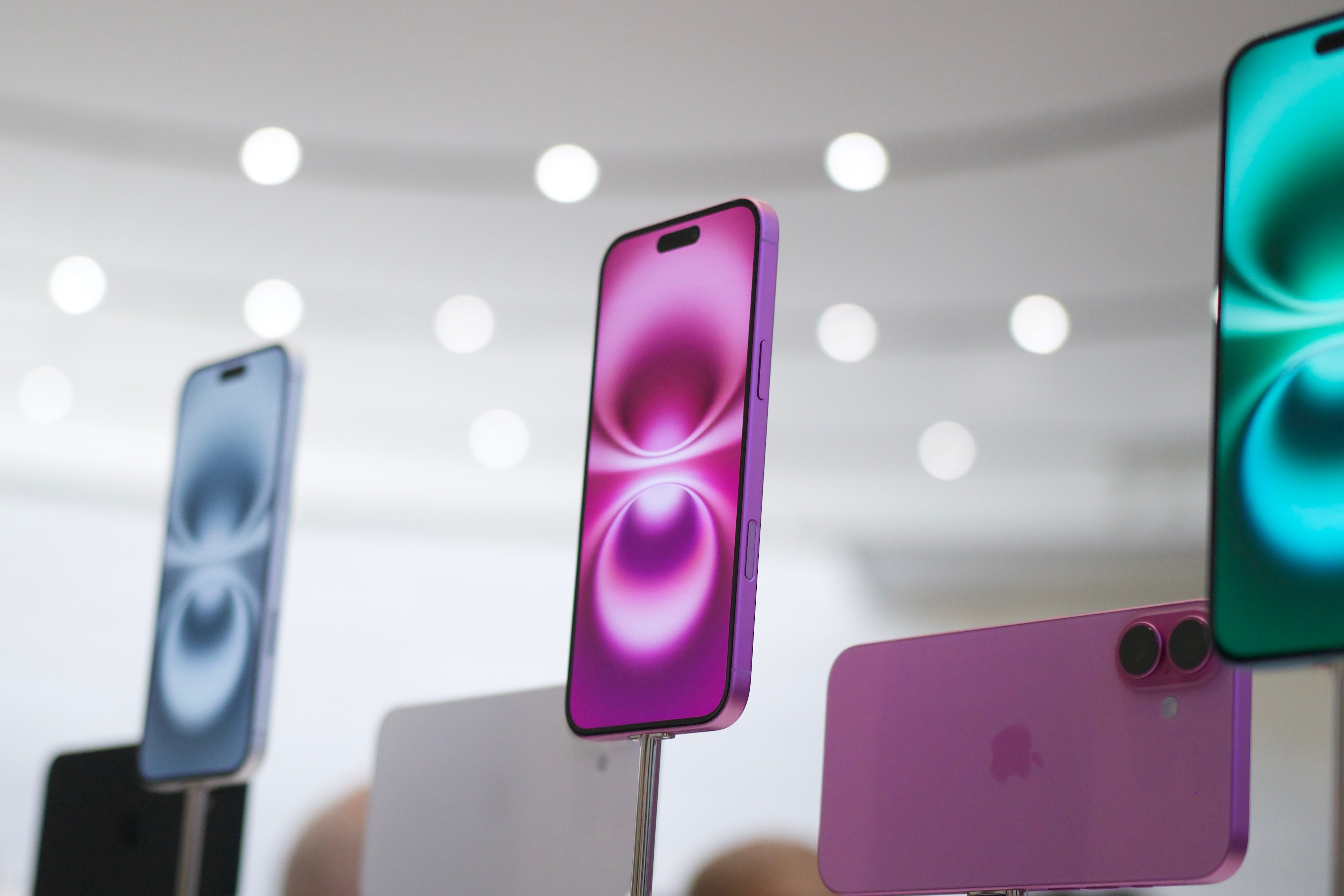 The pink iPhone 16 display.