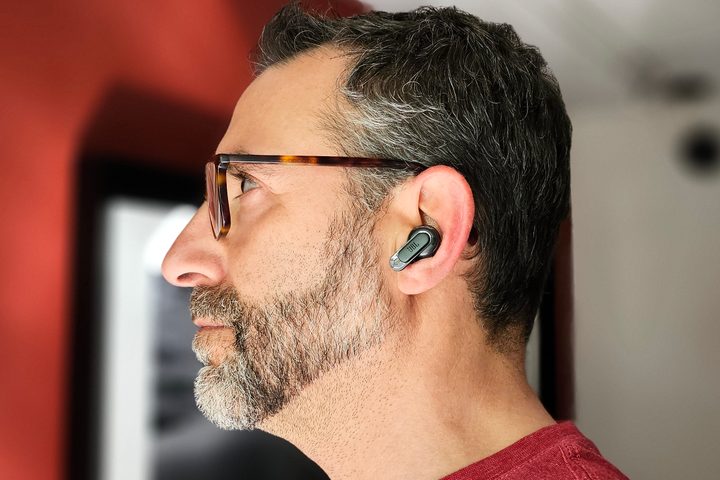 Simon Cohen wearing the JBL Tour Pro 3 (side view).