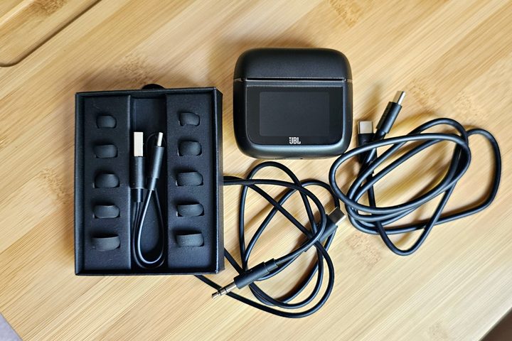 JBL Tour Pro 3 and accessories.