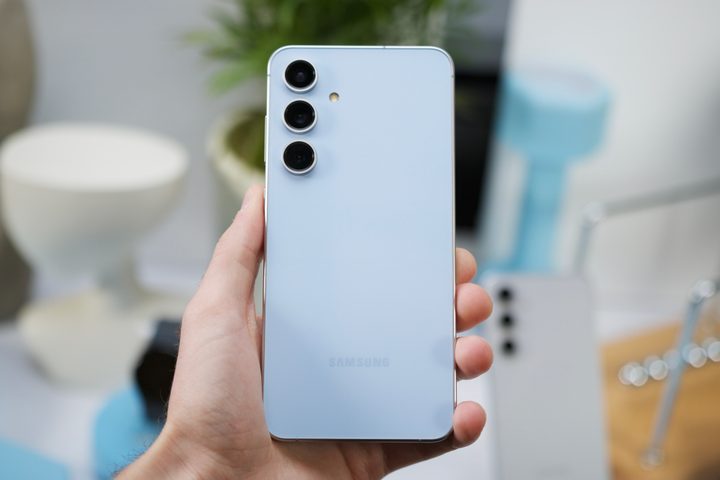 Someone holding the Samsung Galaxy S24 FE, showing the back of the phone.