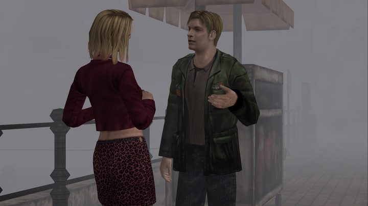 James and Maria talking in front of a food cart in the fog in Silent Hill 2: Enhanced Edition