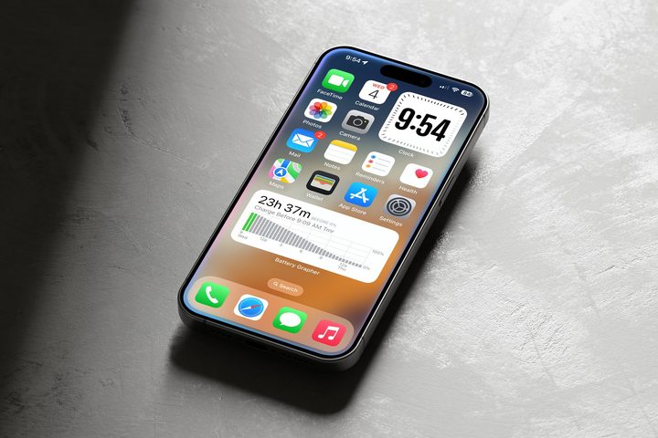 Siri being shown on an iPhone 15 Pro on iOS 18.