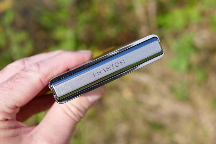 The Tecno Phantom V Flip 2's hinge.