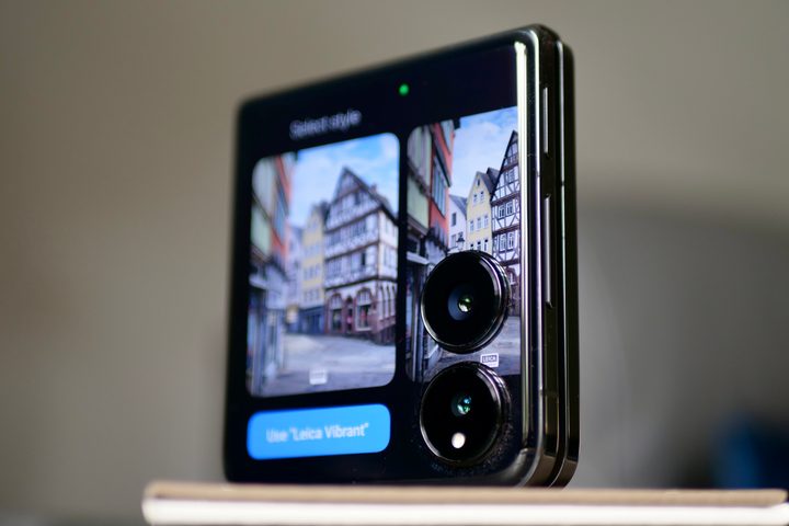 The Xiaomi Mix Flip's cover screen.