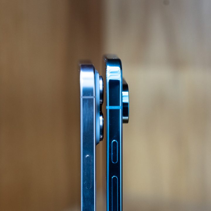Photo of the camera bump on the iPhone 16 Pro and Pixel 9 Pro from the side