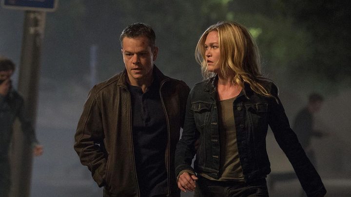 Matt Damon and Julia Stiles in Jason Bourne.