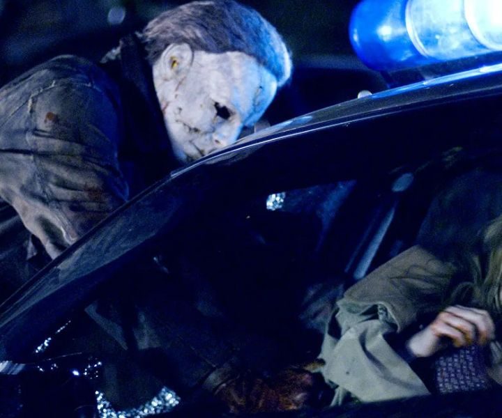 Michael Myers grabs Laurie in Halloween 2007