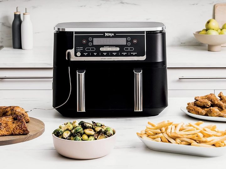 The Ninja Foodi XL 2-Basket Air Fryer DZ550 with food that it cooked.
