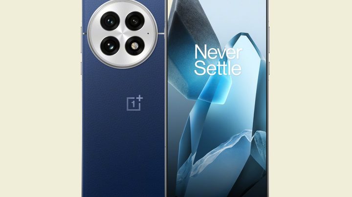 Official OnePlus 13 product render in blue.