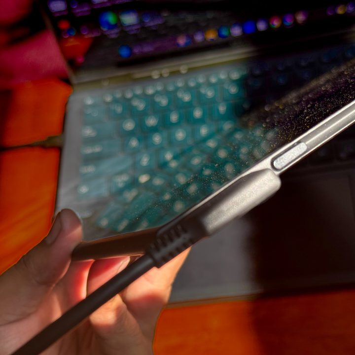 Side view of Wacom Movink tablet.