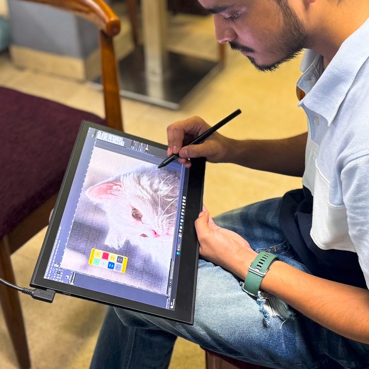 Person sketching on the Wacom Movink tablet.