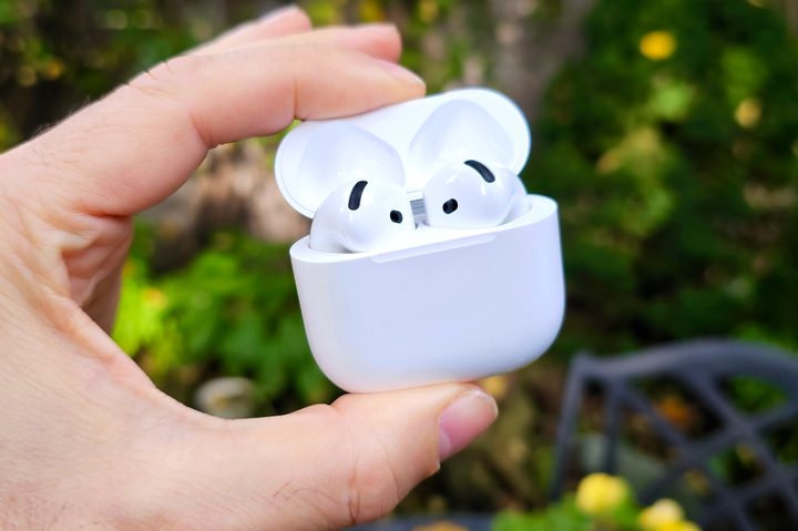 Apple AirPods 4.