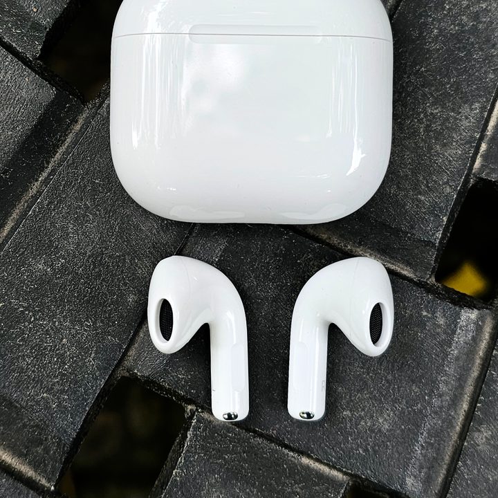 Apple AirPods 4.