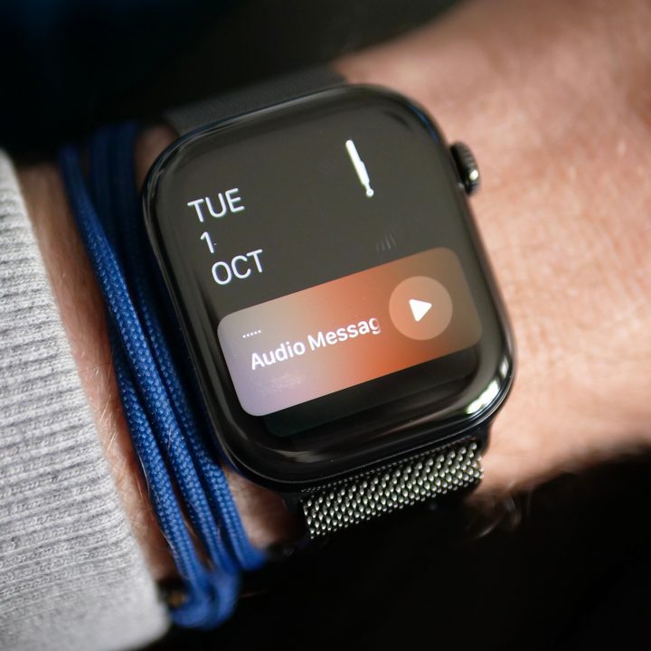 Smart Stack and Live Activity on the Apple Watch Series 10.