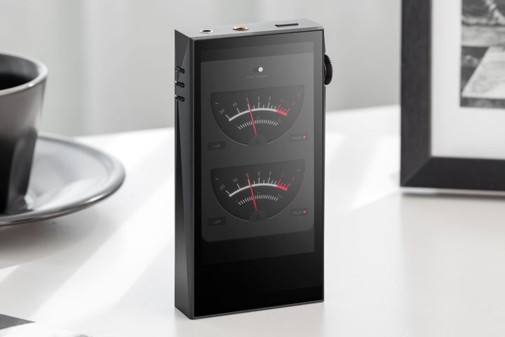 Astell&Kern A&Ultima SP3000M portable digital audio player.