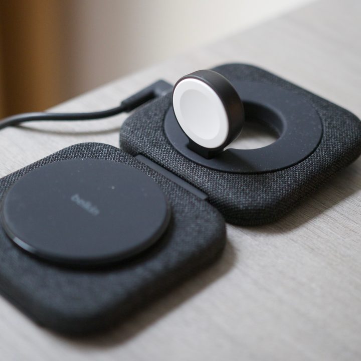 The Belkin Travel Pad opened up, showing its phone and Apple Watch chargers.
