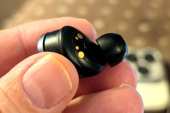 Bowers & Wilkins Pi8 closeup.
