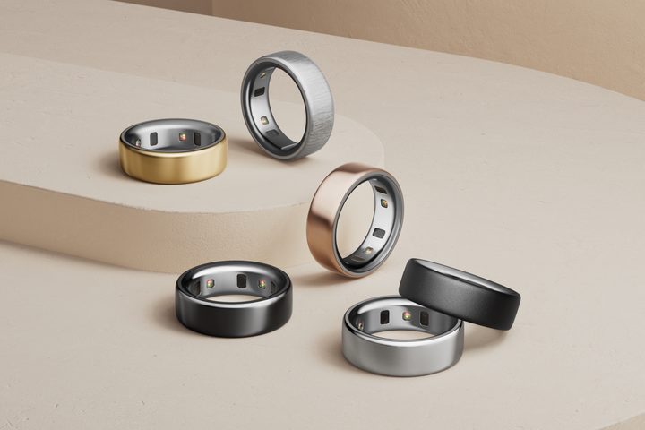A promotional image of the Oura Ring 4's color options.