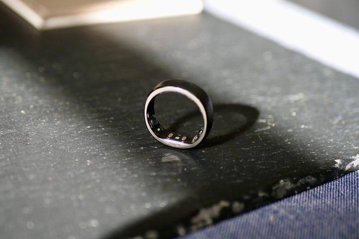 The side of the RingConn Gen 2 smart ring.