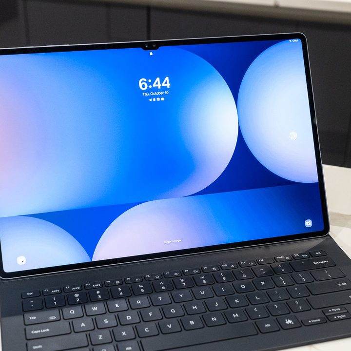 The lockscreen on the Galaxy Tab S10 Ultra.