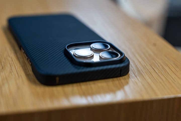 Thinborne iPhone 16 Pro case top