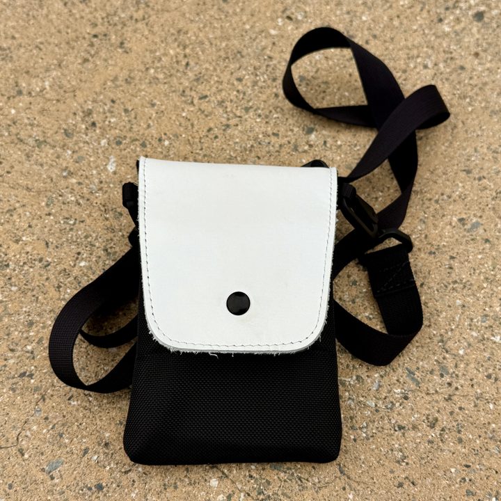 WaterField Designs CitySlicker Pouch for iPhone in white leather.